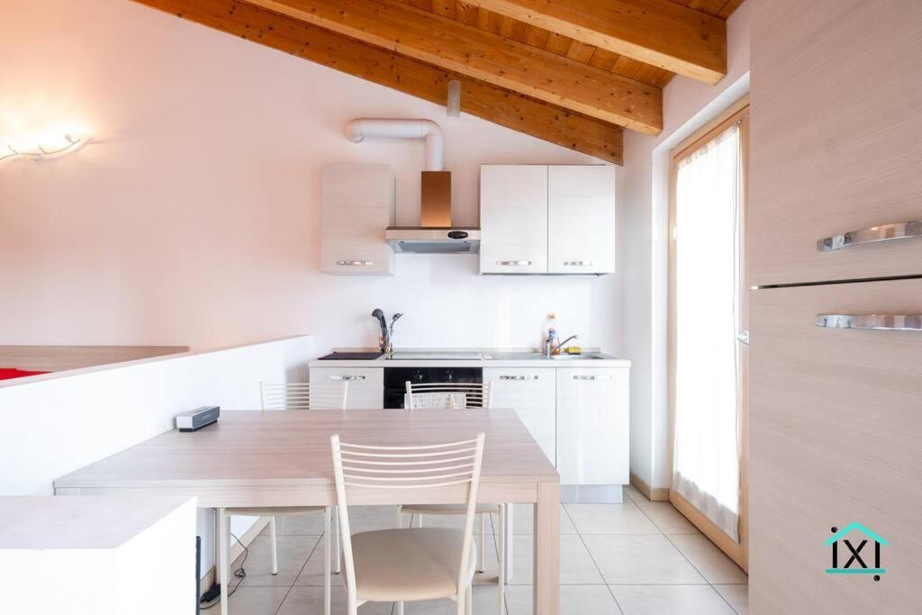Travedona Loft By Lake Ixihome מראה חיצוני תמונה