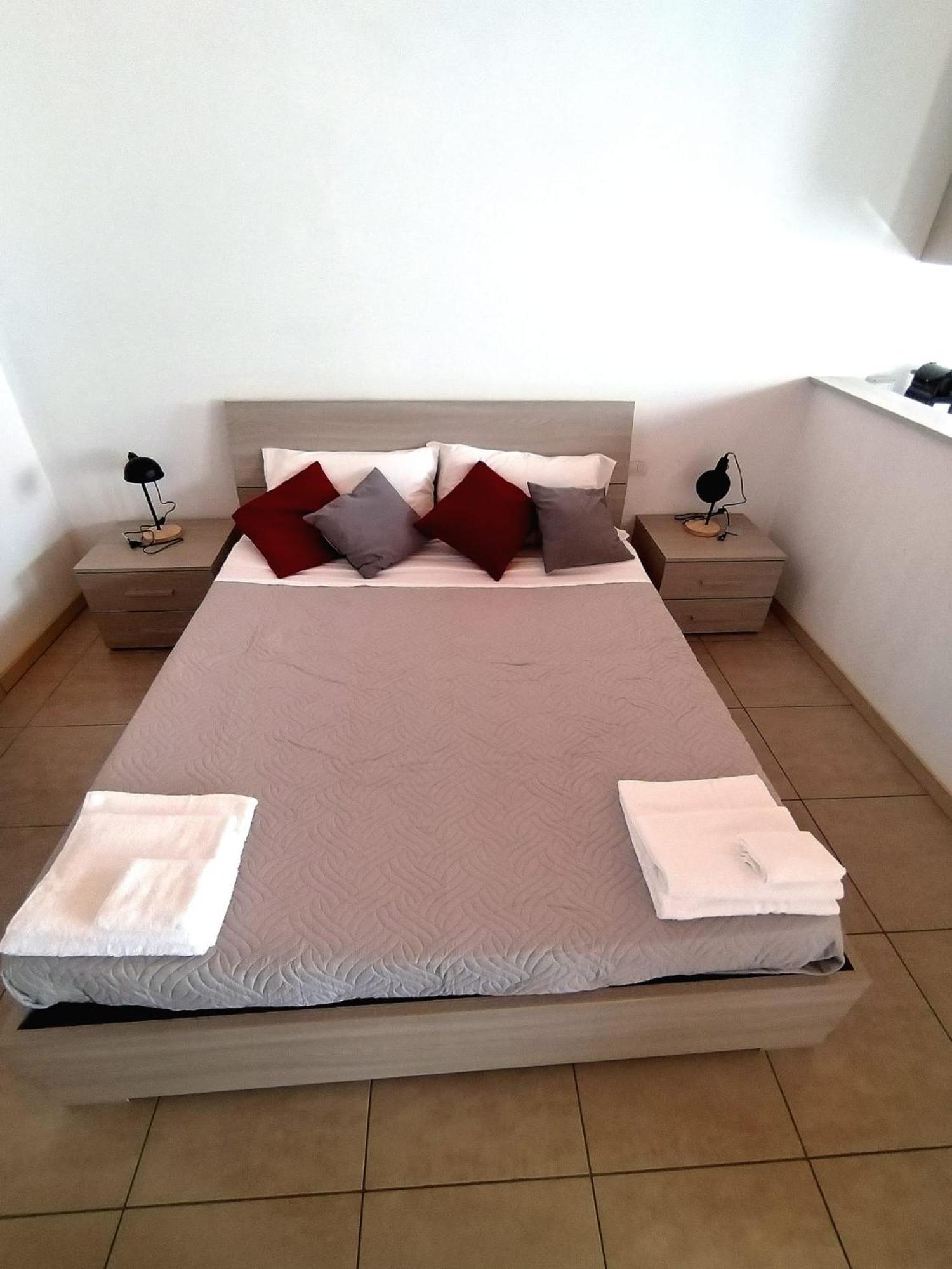 Travedona Loft By Lake Ixihome מראה חיצוני תמונה