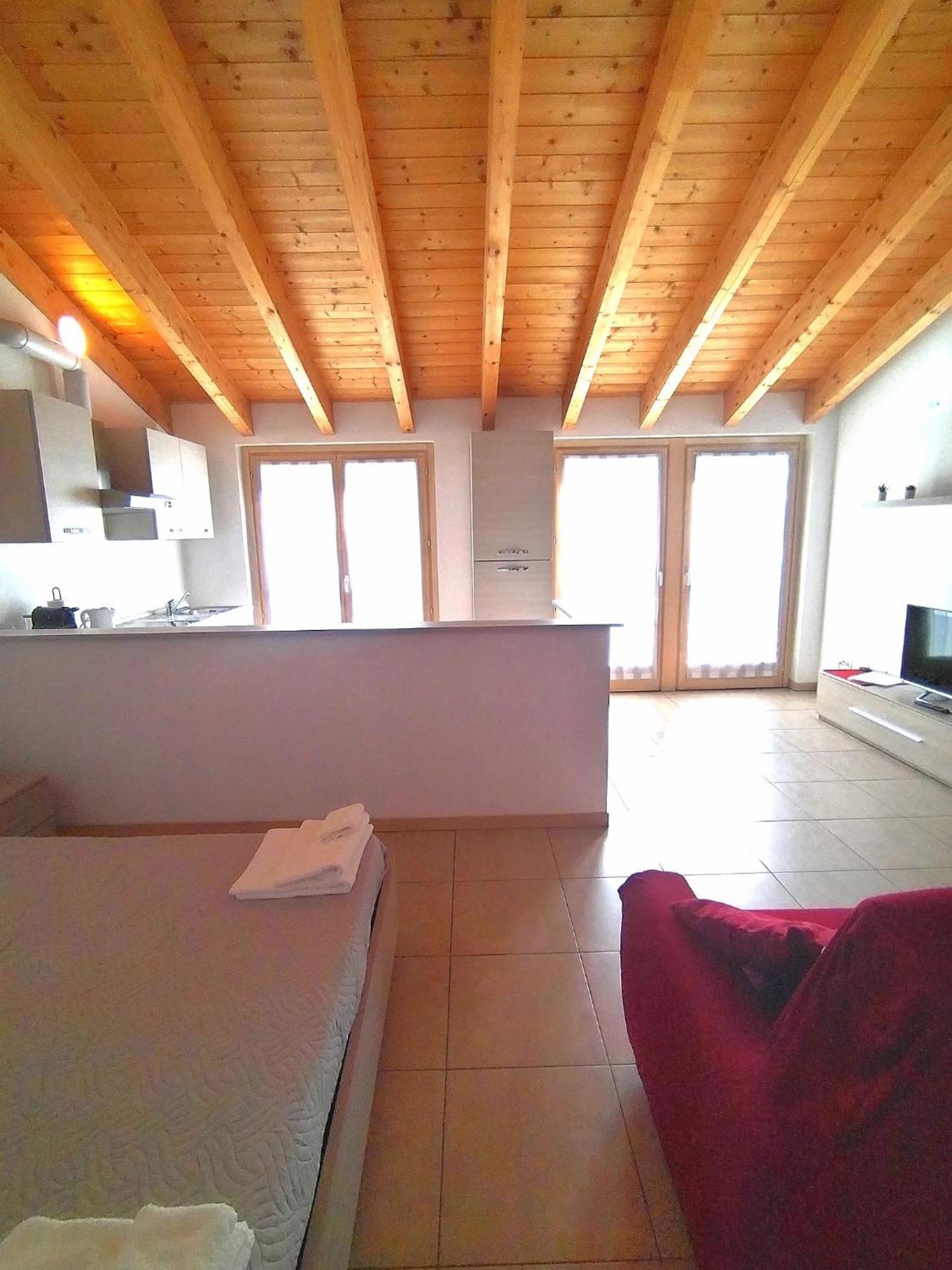 Travedona Loft By Lake Ixihome מראה חיצוני תמונה